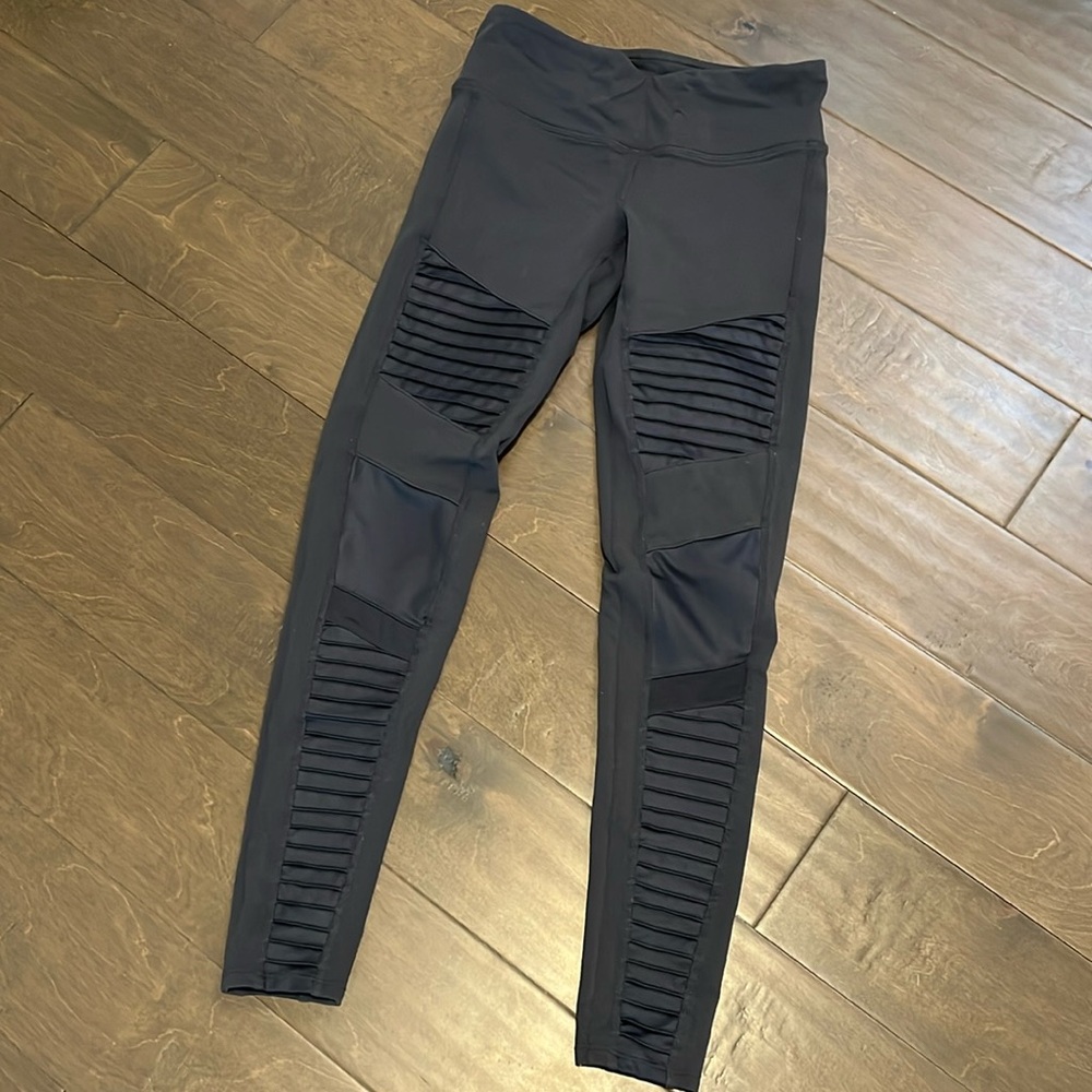 Alo yoga Moto Legging mid rise size small Anthracite/Anthracite dark grey